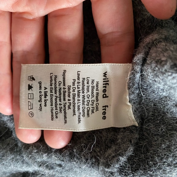 Aritzia Wilfred Free Mical Sweater - Picture 6 of 8